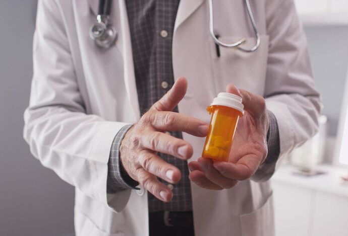 lekarz zaleca tabletki na zapalenie gruczołu krokowego